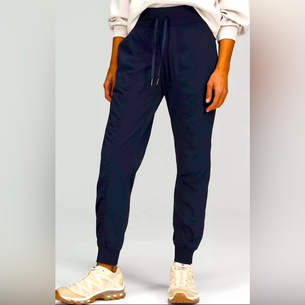 Lululemon jogger pants women’s Nulux High Rise.
